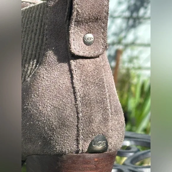 UGG — Cobie II Chelsea Boots - Picture 7 of 8